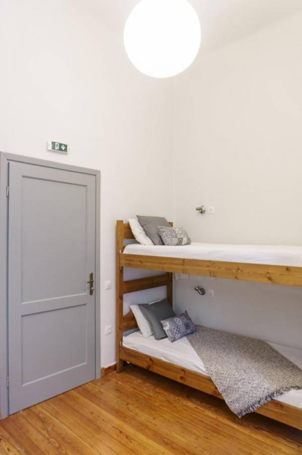 Letto Singolo in Dormitorio - Alloggio
